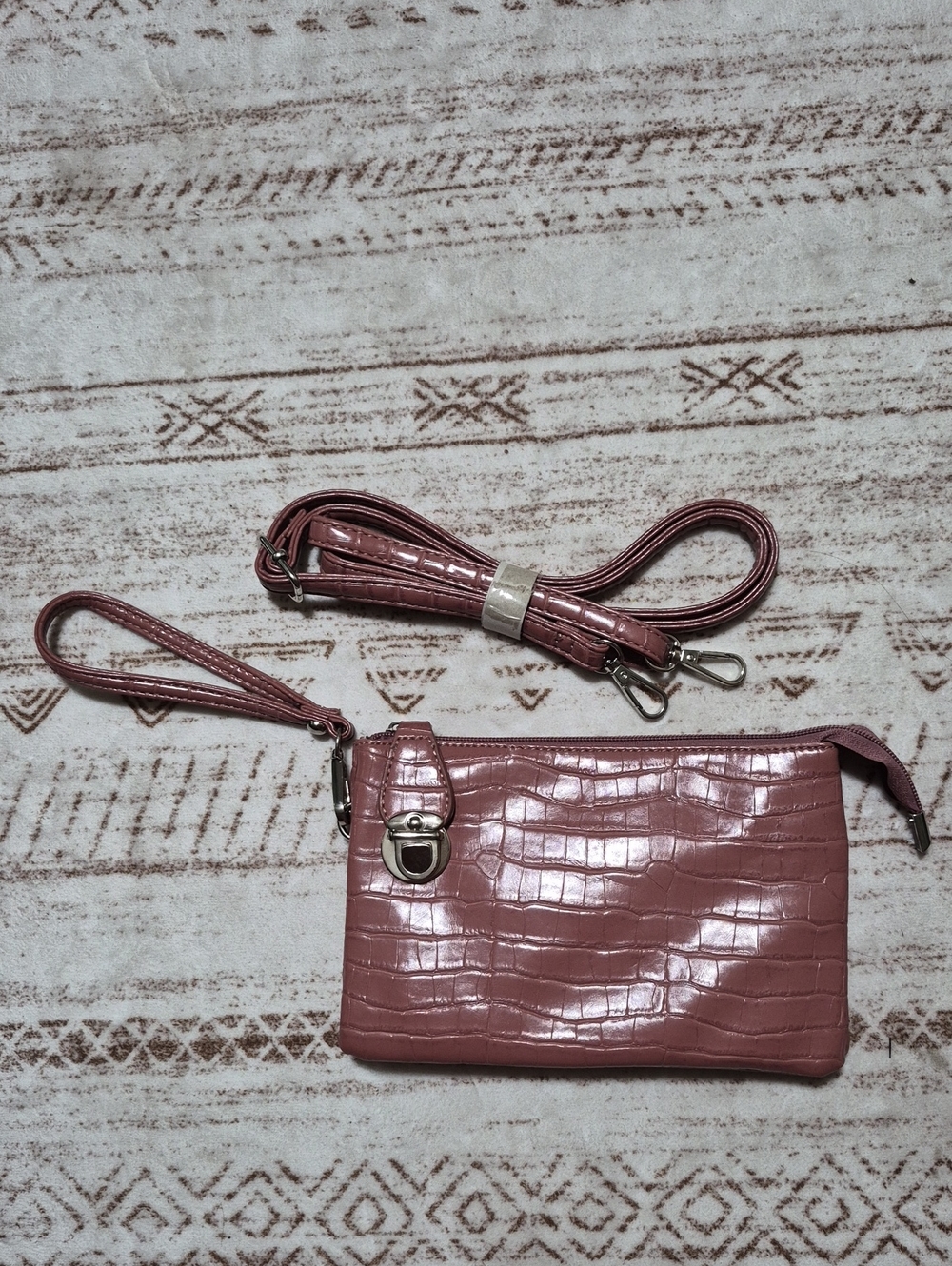 Source Unknown Croc-Embossed Mauve Wristlet with Strap